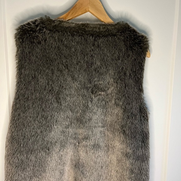 Eddie Bauer Faux Fur Vest - Picture 4 of 5